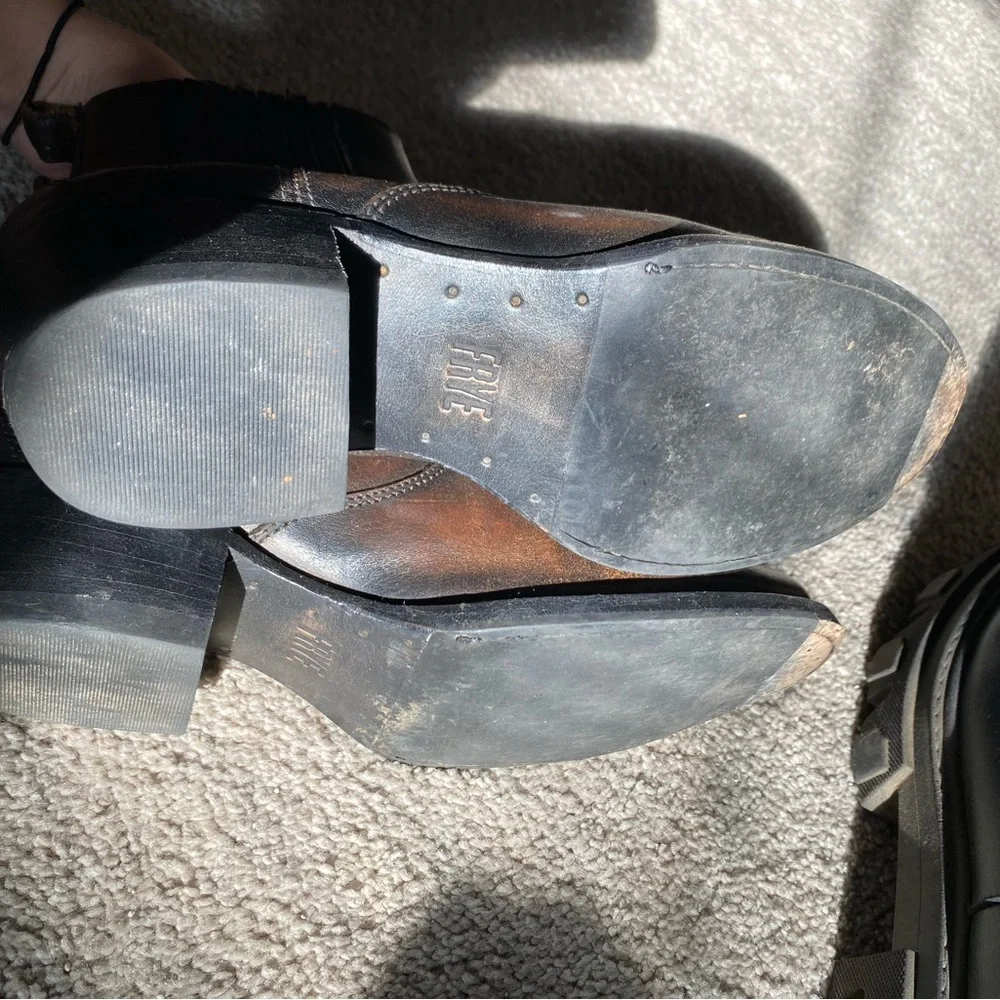 Frye brown and black distressed chelsea boot - Picture 5 of 6